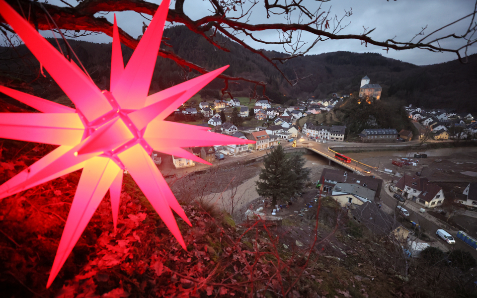 Γερμανία: Τα χωριά που πλημμύρισαν τον Ιούλιο φορούν ξανά τα γιορτινά τους (εικόνες)-3