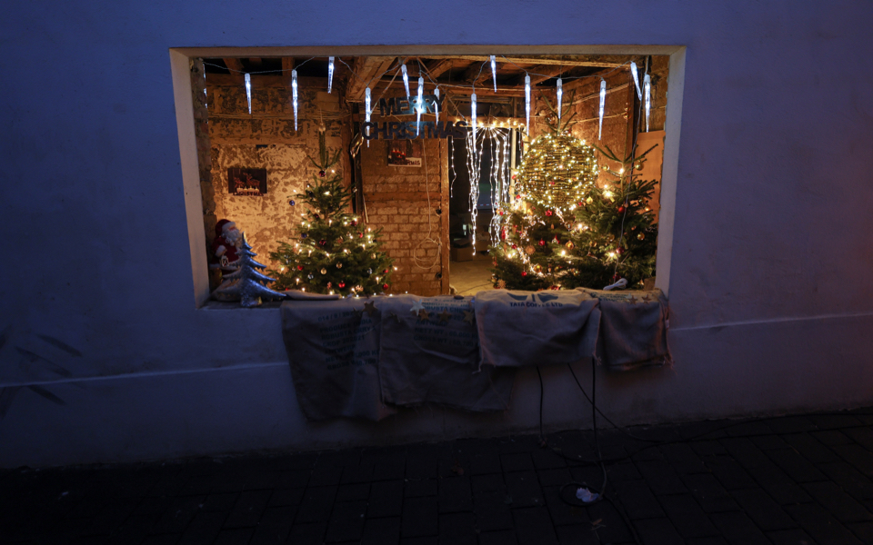 Γερμανία: Τα χωριά που πλημμύρισαν τον Ιούλιο φορούν ξανά τα γιορτινά τους (εικόνες)-5