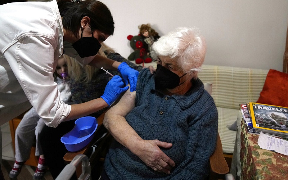 Τρίτη δόση: Εμβολιασμοί κατ’ οίκον με… ταξί (εικόνες)-6