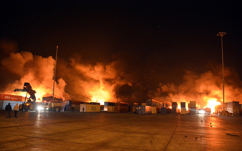 συρία-αεροπορική-επίθεση-στο-λιμάνι-τ-561647794