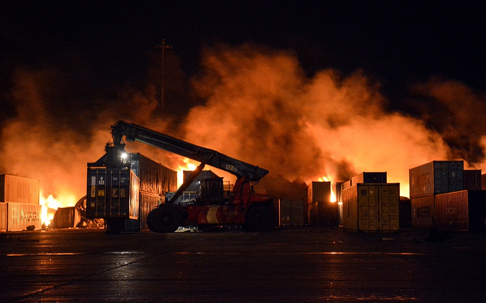 Συρία: Αεροπορική επίθεση στο λιμάνι της Λαττάκειας (εικόνες)-4