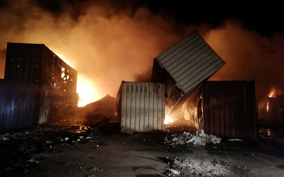 Συρία: Αεροπορική επίθεση στο λιμάνι της Λαττάκειας (εικόνες)-2