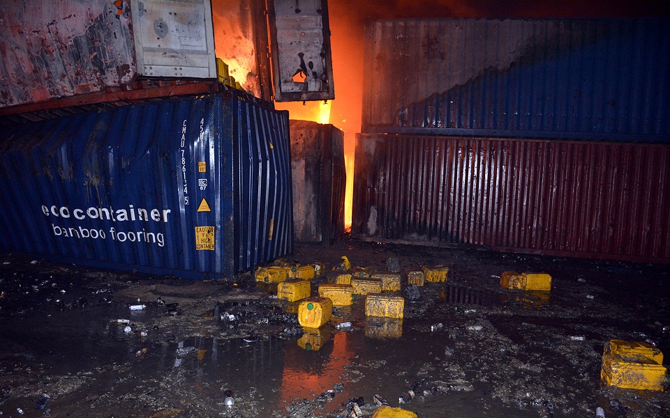 Συρία: Αεροπορική επίθεση στο λιμάνι της Λαττάκειας (εικόνες)-6