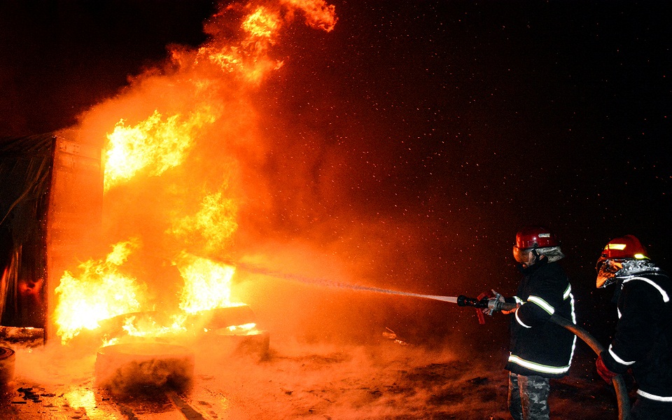 Συρία: Αεροπορική επίθεση στο λιμάνι της Λαττάκειας (εικόνες)-5