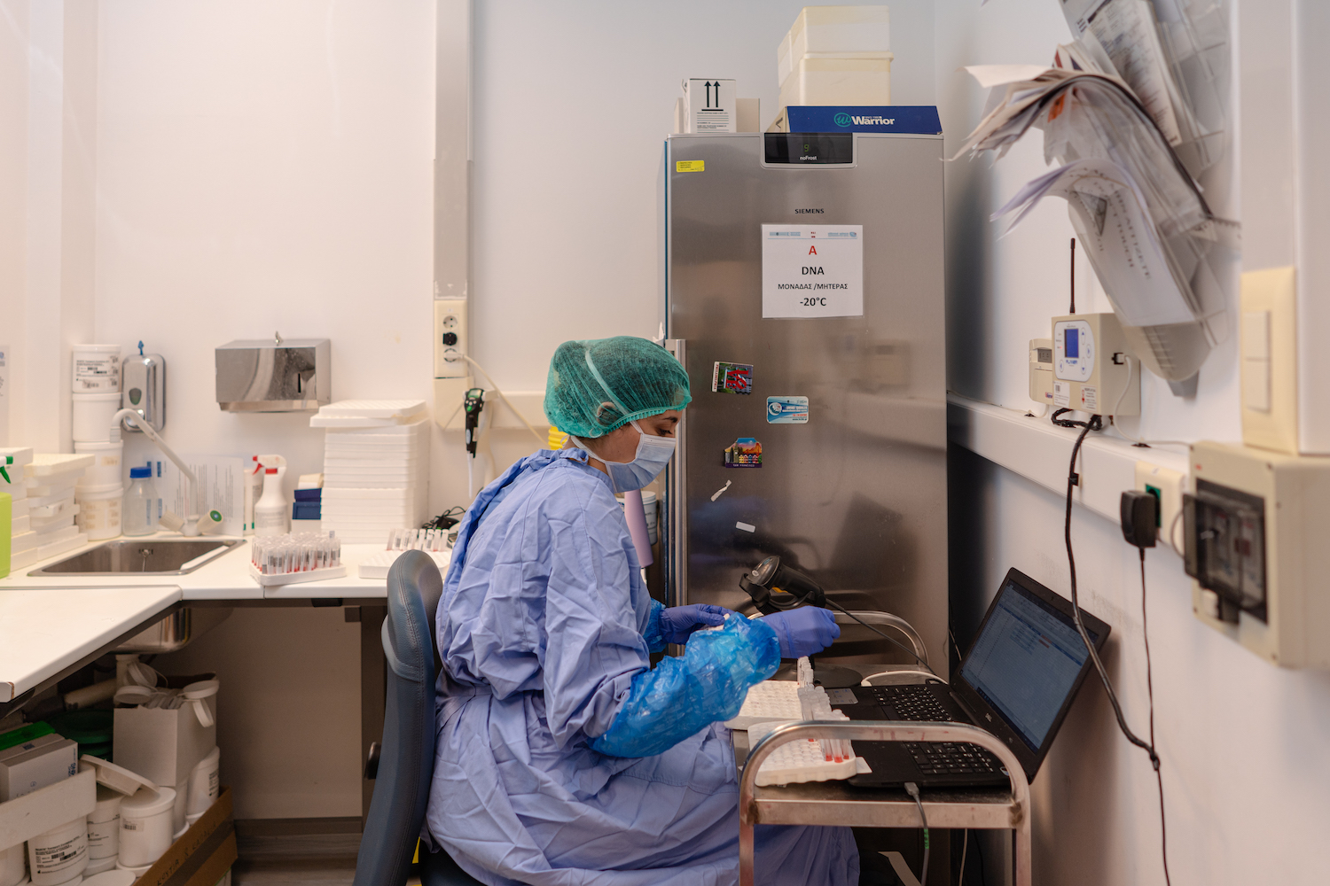 Κορωνοϊός: Στο στρατηγείο εντοπισμού των μεταλλάξεων-1