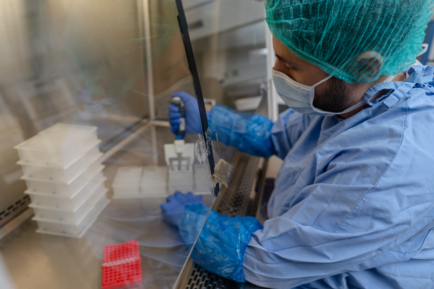 Κορωνοϊός: Στο στρατηγείο εντοπισμού των μεταλλάξεων-2