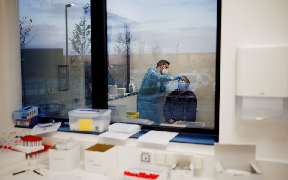 μετάλλαξη-όμικρον-αισιόδοξα-μηνύματ-561620962