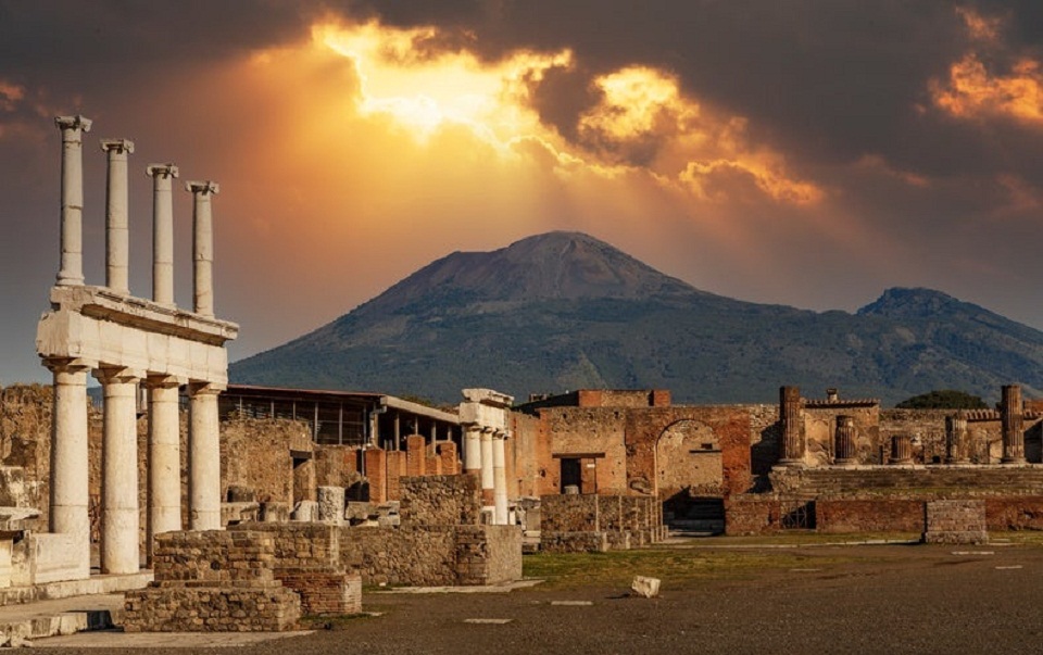 ρομπότ-συνθέτει-το-παζλ-της-πομπηία-561618955