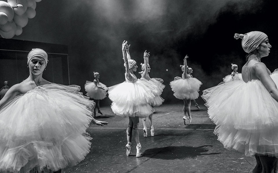 στα-παρασκήνια-του-kαρυοθραύστη-561641137