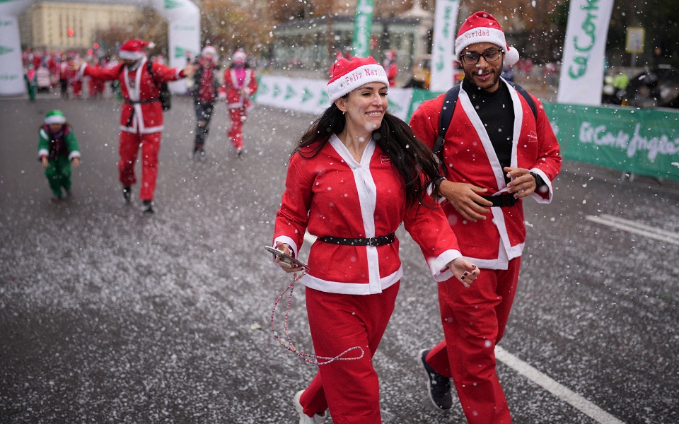 Μαδρίτη: Αγώνας δρόμου Άγιων Βασίληδων για τους πληγέντες από το ηφαίστειο Λα Πάλμα-2