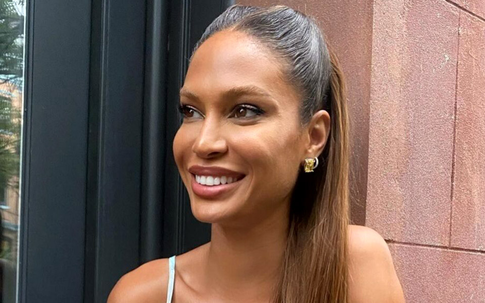 ολόισια-μαλλιά-πώς-θα-τα-πετύχετε-στο-σ-561612484