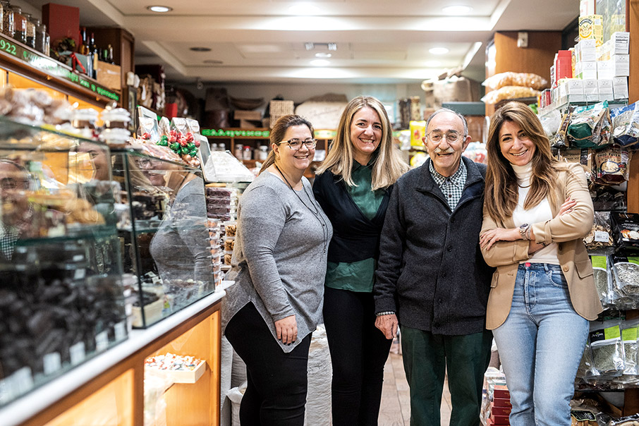 Εδώ αρχίζει το γιορτινό τραπέζι-3