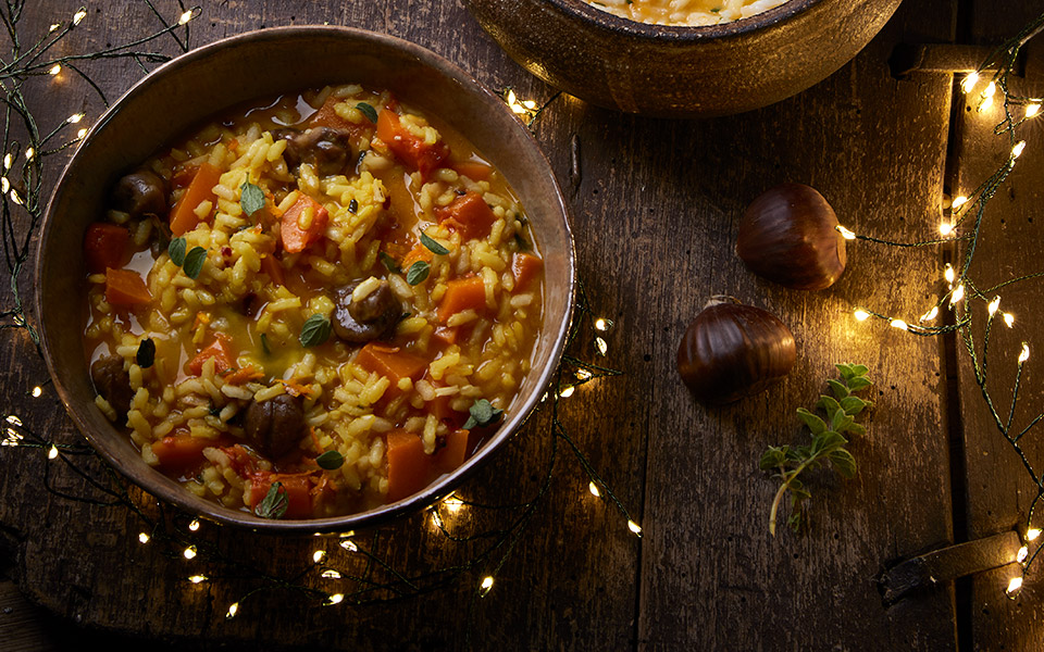 γιορτινό-τραπέζι-με-τα-ακριβά-δώρα-των-561622831