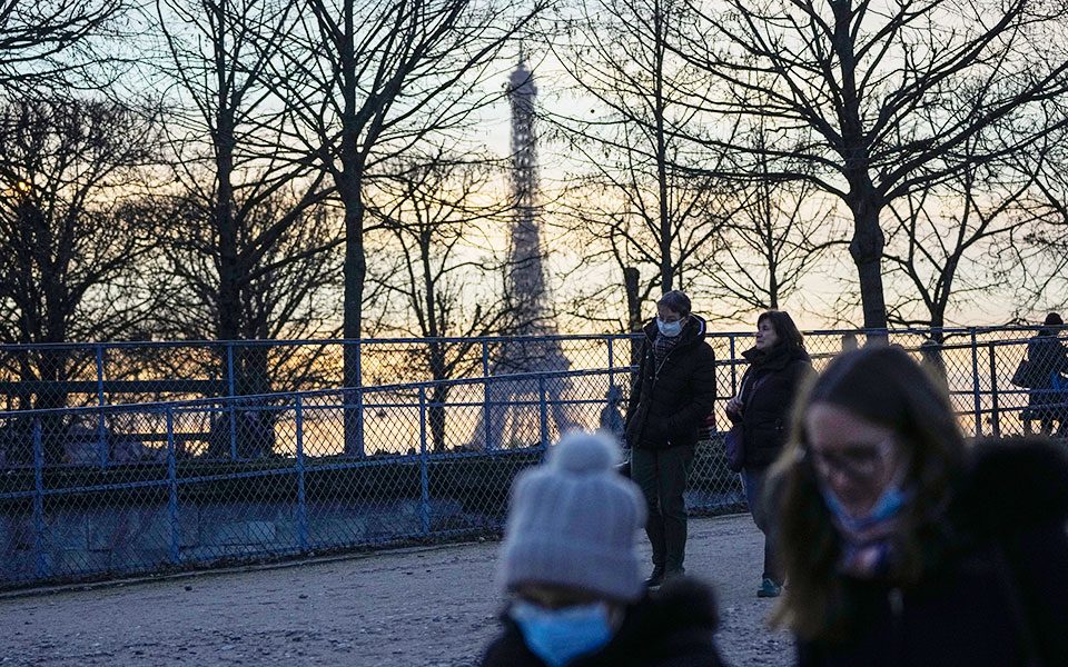 βαριά-η-σκιά-της-πανδημίας-στη-γαλλία-561629239