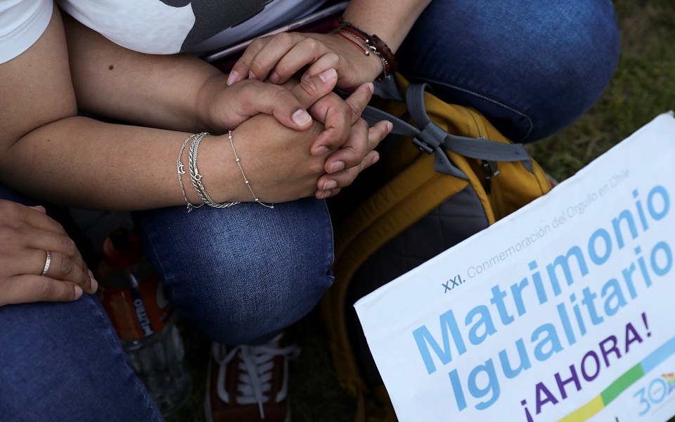 Χιλή: Εγκρίθηκε το νομοσχέδιο για τον γάμο ομόφυλων ζευγαριών (εικόνες)-2