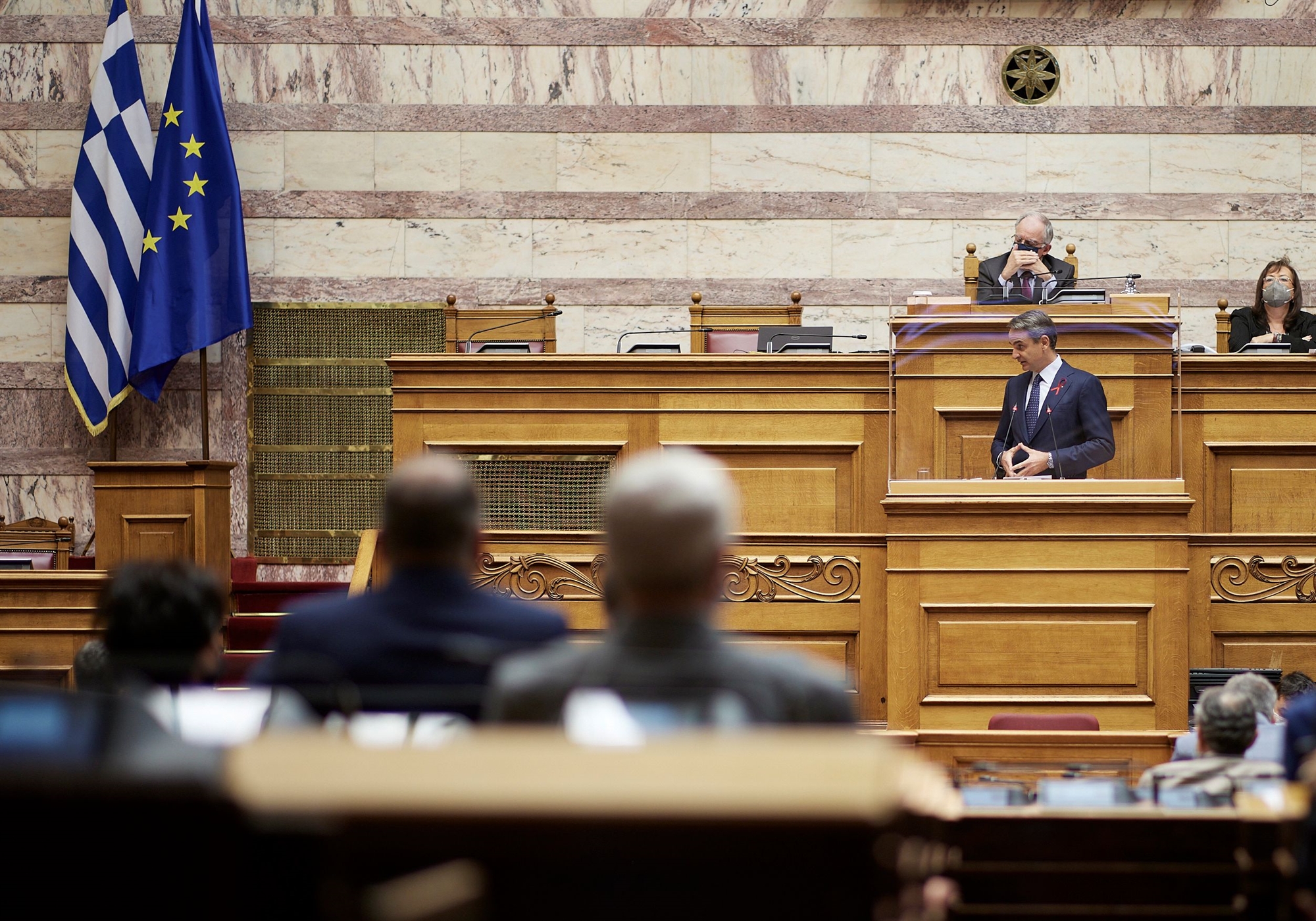στους-τέσσερις-μήνες-η-αναμνηστική-δό-561611080