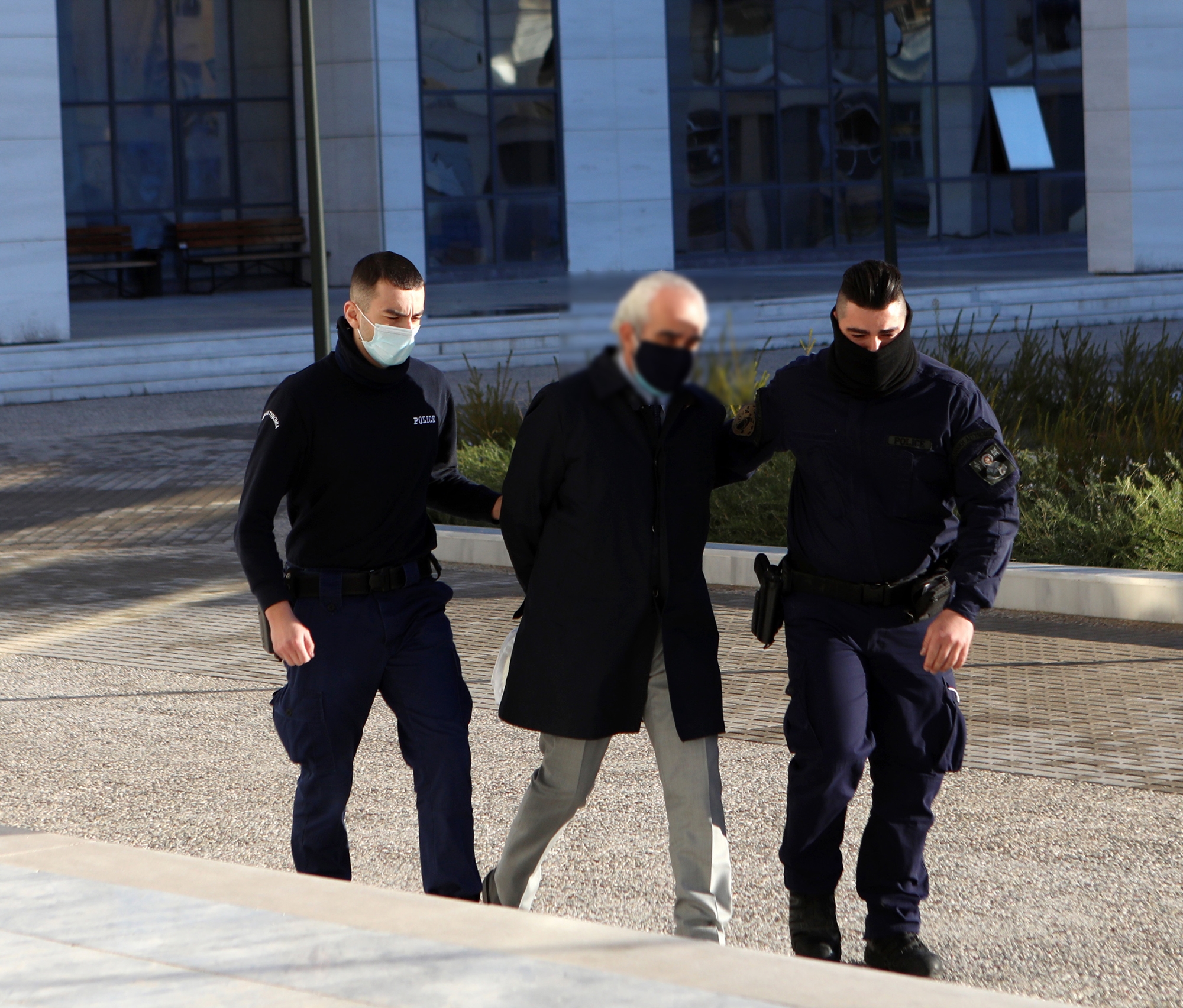 ο-ψευτογιατρός-πίστευε-μόνο-σε-έναν-θ-561633562