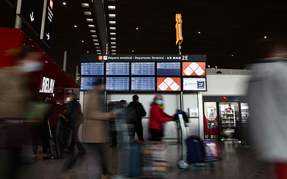 κορωνοϊός-πάνω-από-2-100-πτήσεις-ακυρώθηκ-561646726