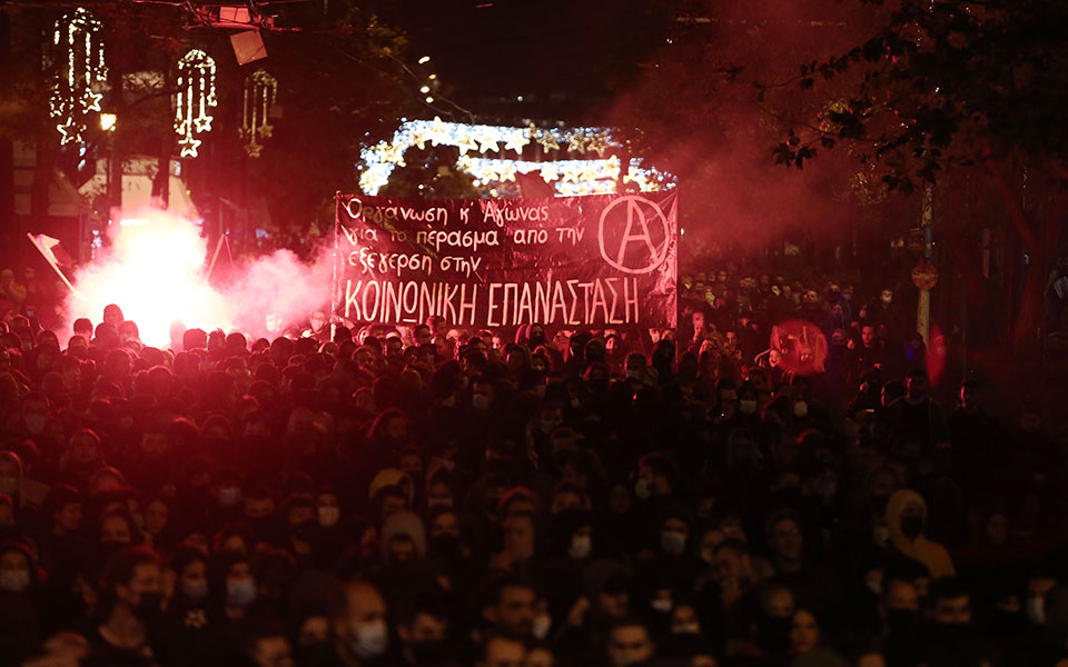 Πορεία μνήμης για τον Αλ. Γρηγορόπουλο: Μολότοφ και χημικά στη Θεσσαλονίκη-1