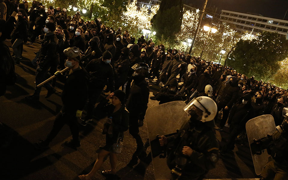 Πορεία μνήμης για τον Αλ. Γρηγορόπουλο: Μολότοφ και χημικά στη Θεσσαλονίκη-3