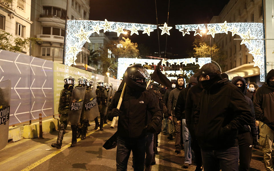 Πορεία μνήμης για τον Αλ. Γρηγορόπουλο: Μολότοφ και χημικά στη Θεσσαλονίκη-7