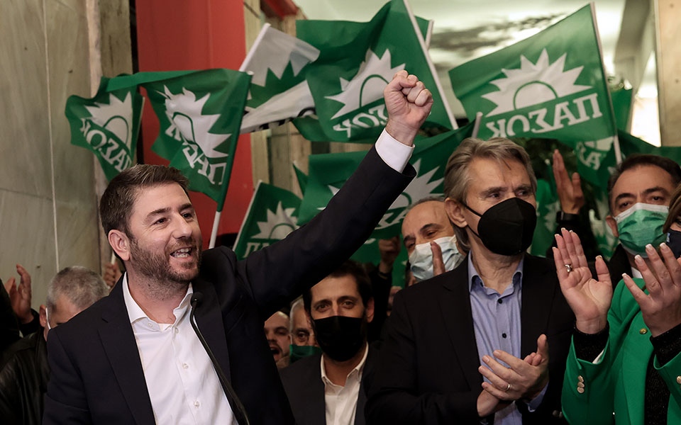 Αλλάζει σελίδα το ΚΙΝΑΛ – Καθαρή νίκη Ανδρουλάκη-1