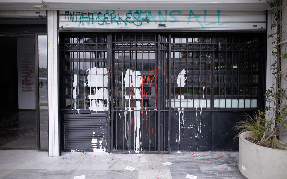 ΑΠΘ: Καταδρομική εισβολή στο κτίριο διοίκησης-2