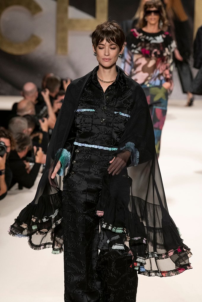 6 τάσεις στα μαλλιά για να υποδεχτείτε το 2022-2