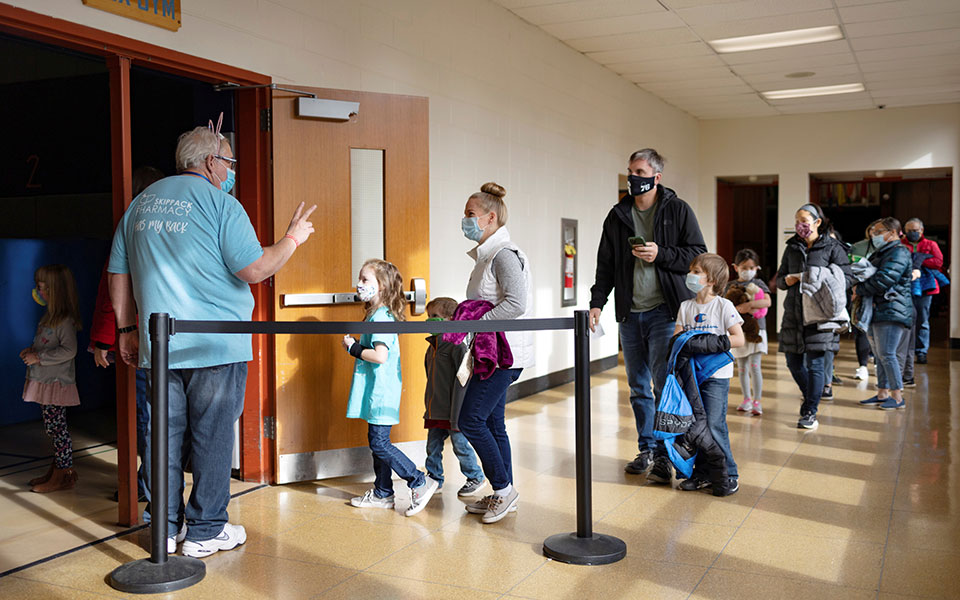 κορωνοϊός-ηπα-με-αργούς-ρυθμούς-προ-561623002