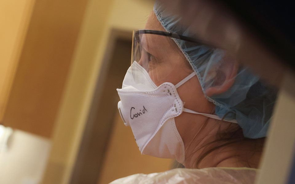 κορωνοϊός-μειώνεται-ο-αριθμός-των-νοσ-561625396