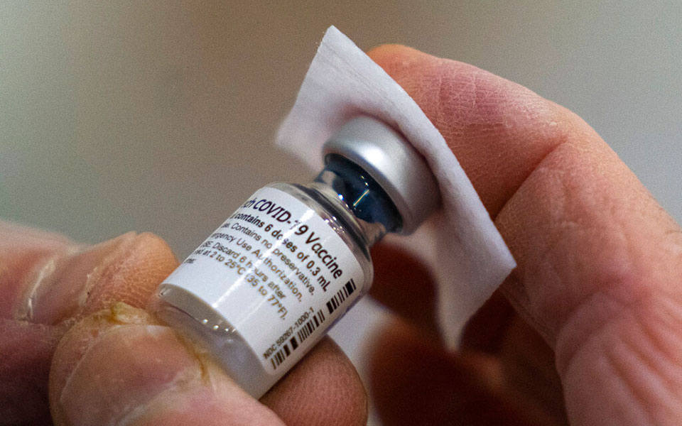 ηπα-υποχρεωτική-η-3η-δόση-για-τους-υγει-561642622