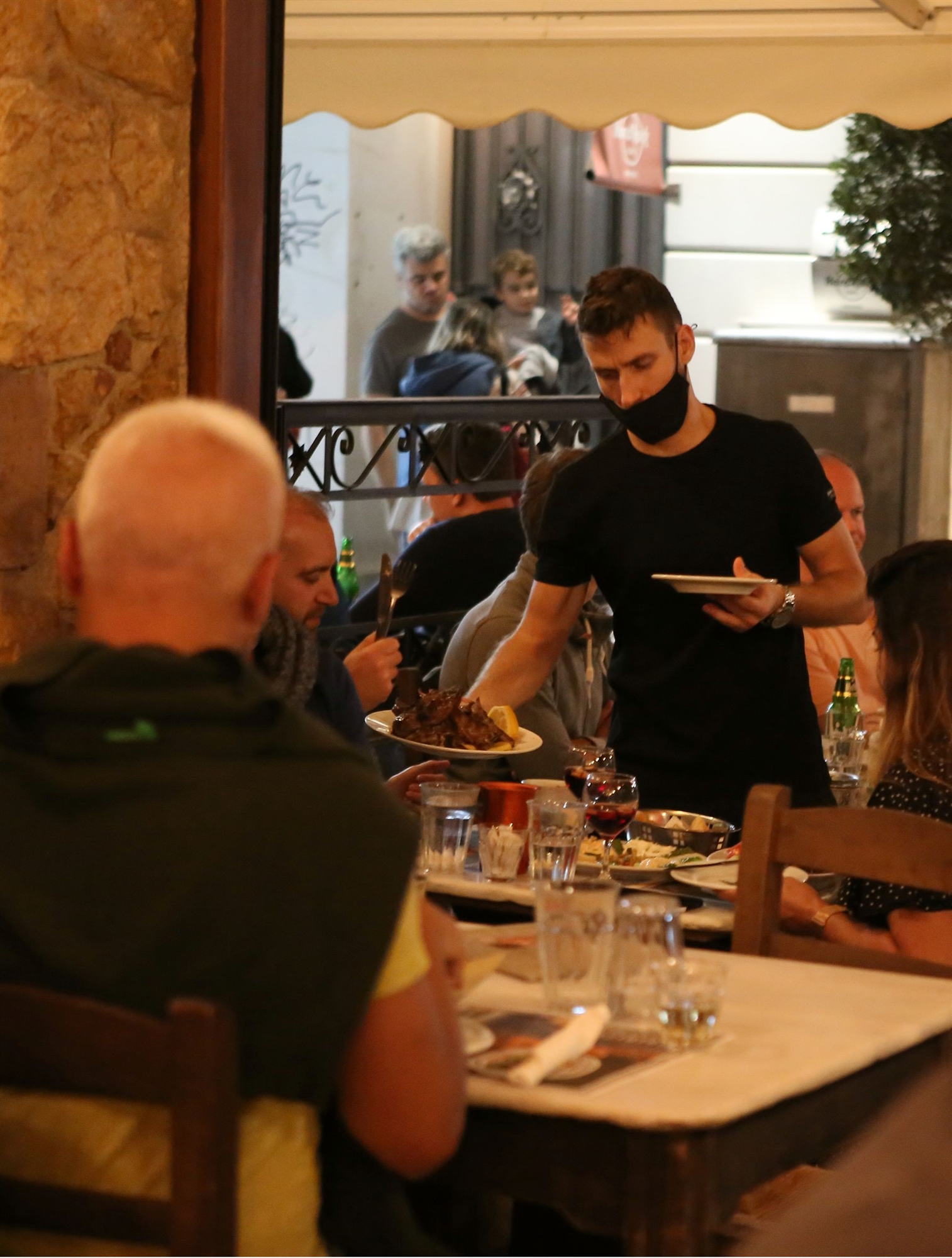 για-χαριστική-βολή-σε-εστίαση-ψυχαγ-561650443