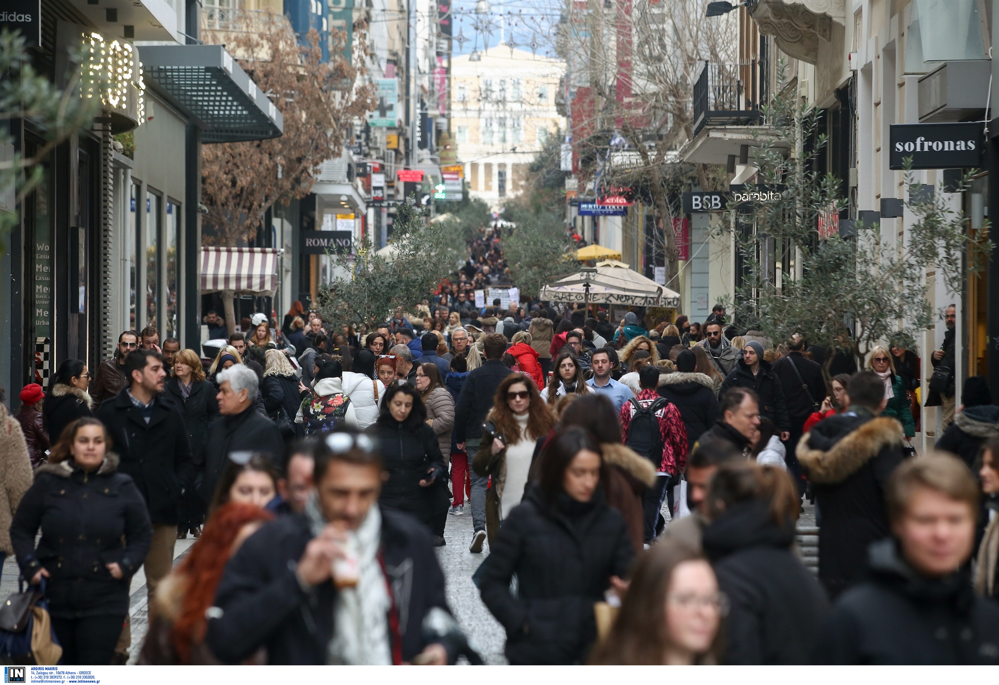 ανοιχτά-καταστήματα-τα-χριστούγεννα-561632287