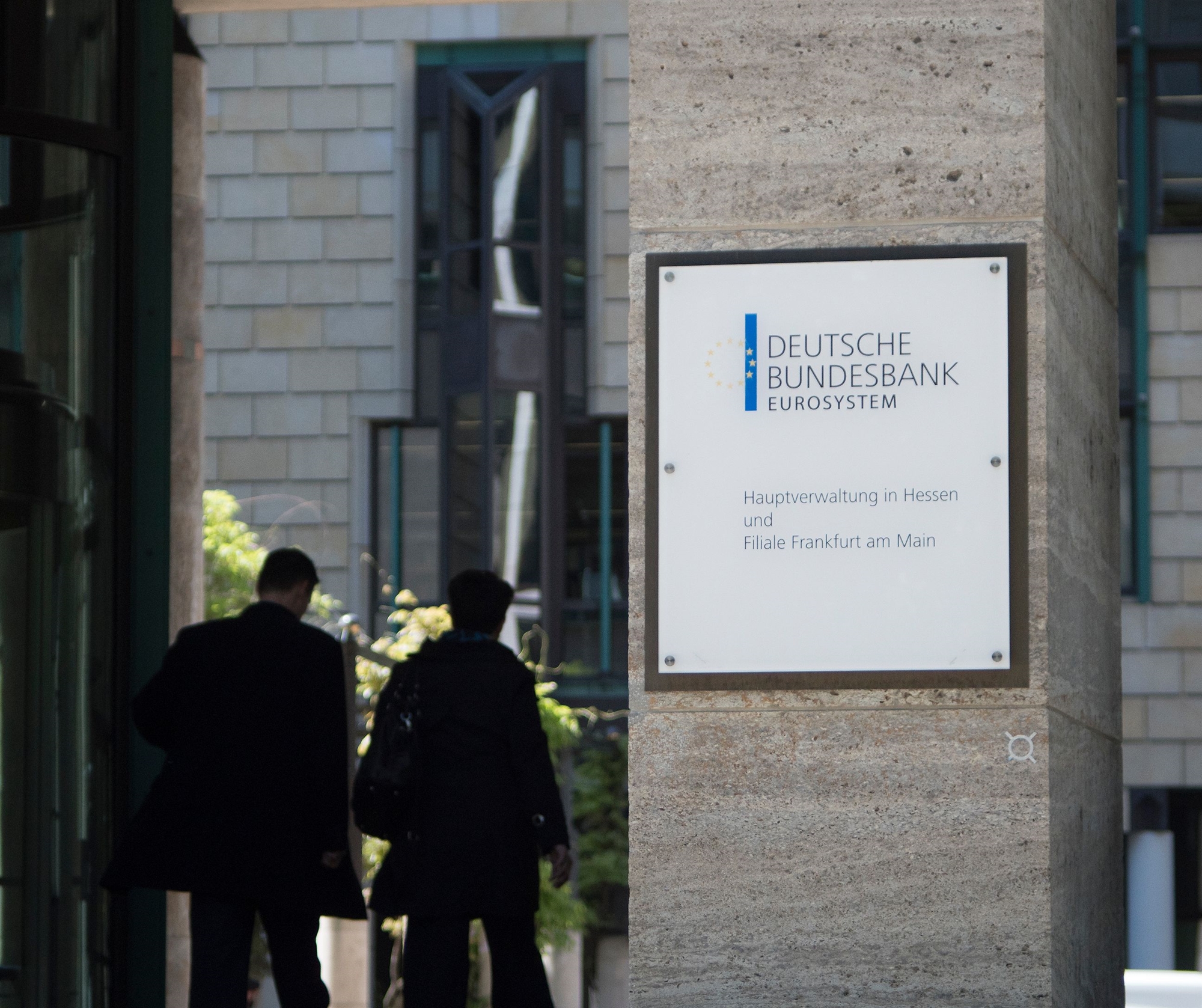 Κοντά στο μισό δισ. ευρώ σε δραχμές φυλάνε ακόμη οι Ελληνες στα σπίτια τους-1