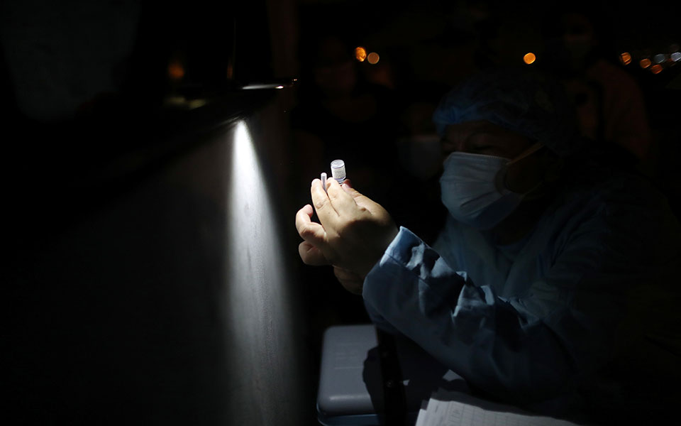 biontech-για-όμικρον-πλήρης-είναι-ο-εμβολιασ-561623767