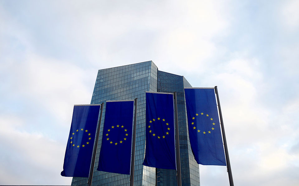 τείχος-προστασίας-στην-ελληνική-οικο-561634129