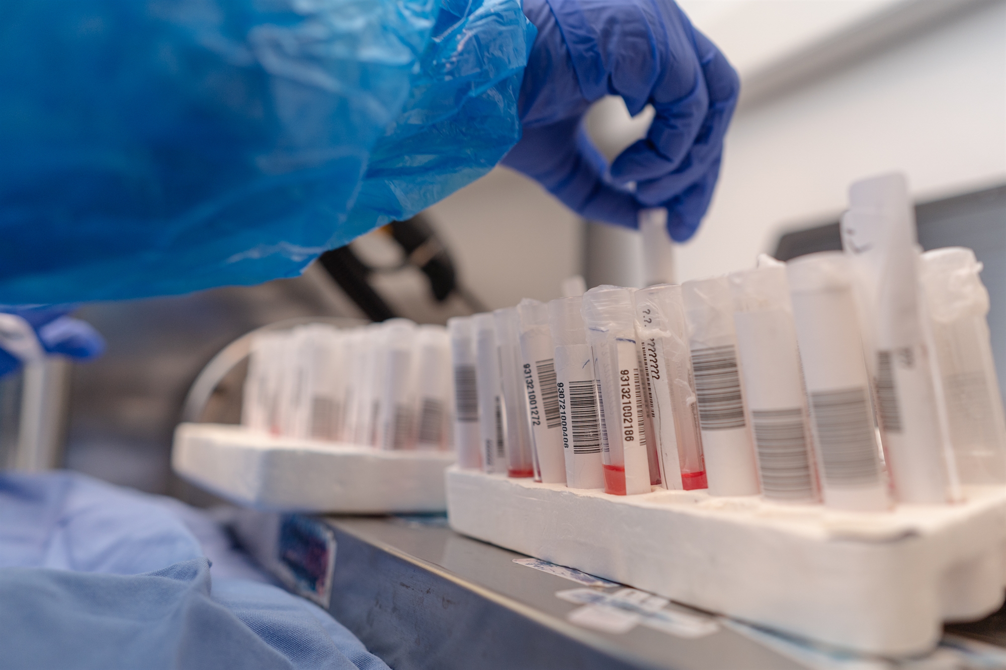 Κορωνοϊός: Στο στρατηγείο εντοπισμού των μεταλλάξεων-3