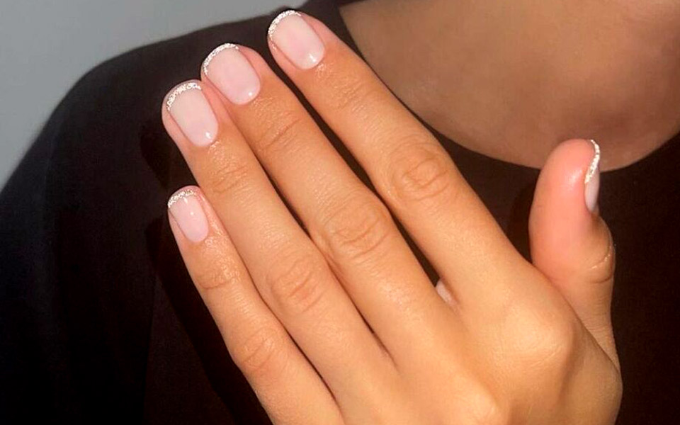 το-νεο-γαλλικό-μανικιούρ-είναι-glam-561649462