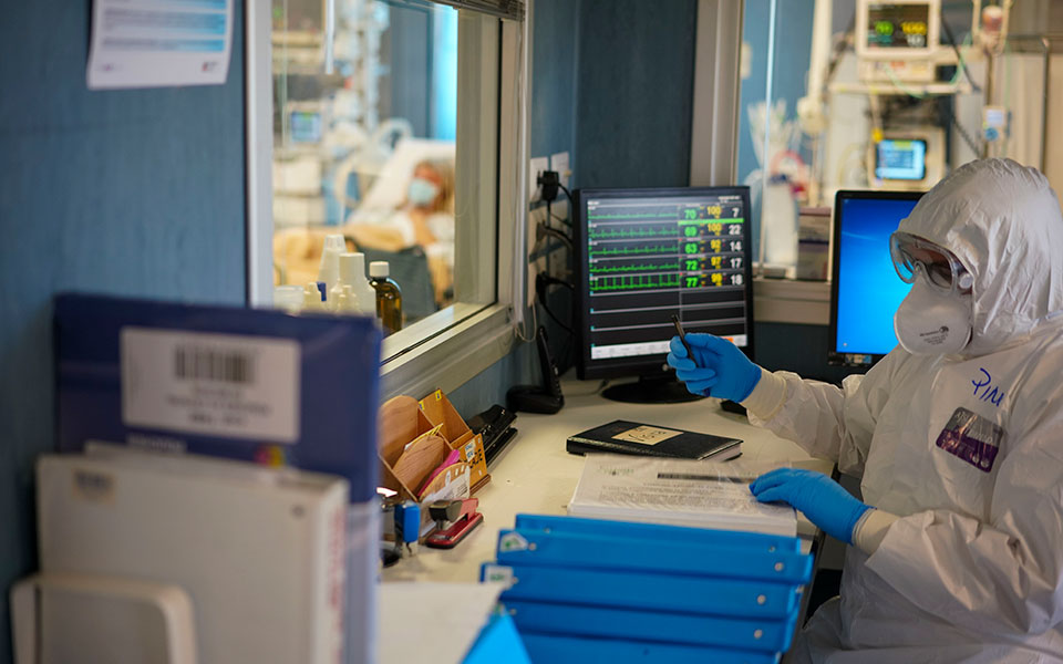 κορωνοϊός-5-157-κρούσματα-88-θάνατοι-και-697-δι-561616429