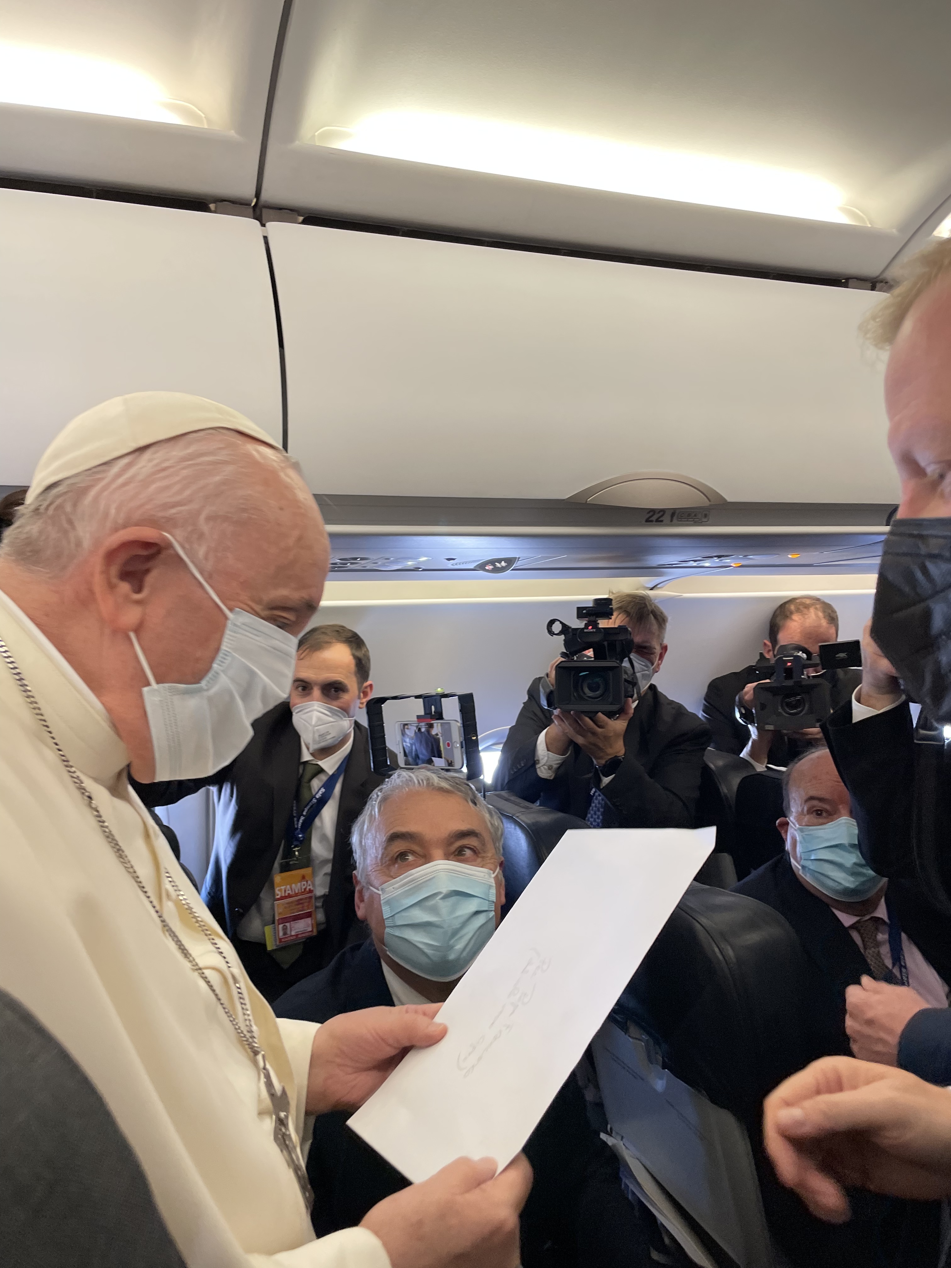 Πάπας Φραγκίσκος: Προσγειώθηκε στην Κύπρο – Το τηλεγράφημα που έστειλε στην Κ. Σακελλαροπούλου-2