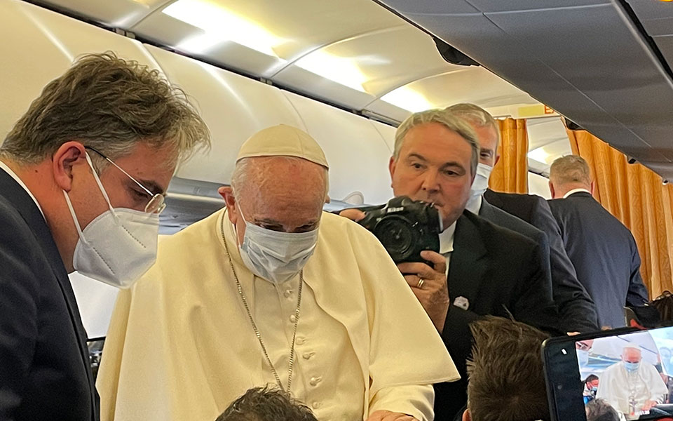 πάπας-φραγκίσκος-προσγειώθηκε-στην-κ-561612181