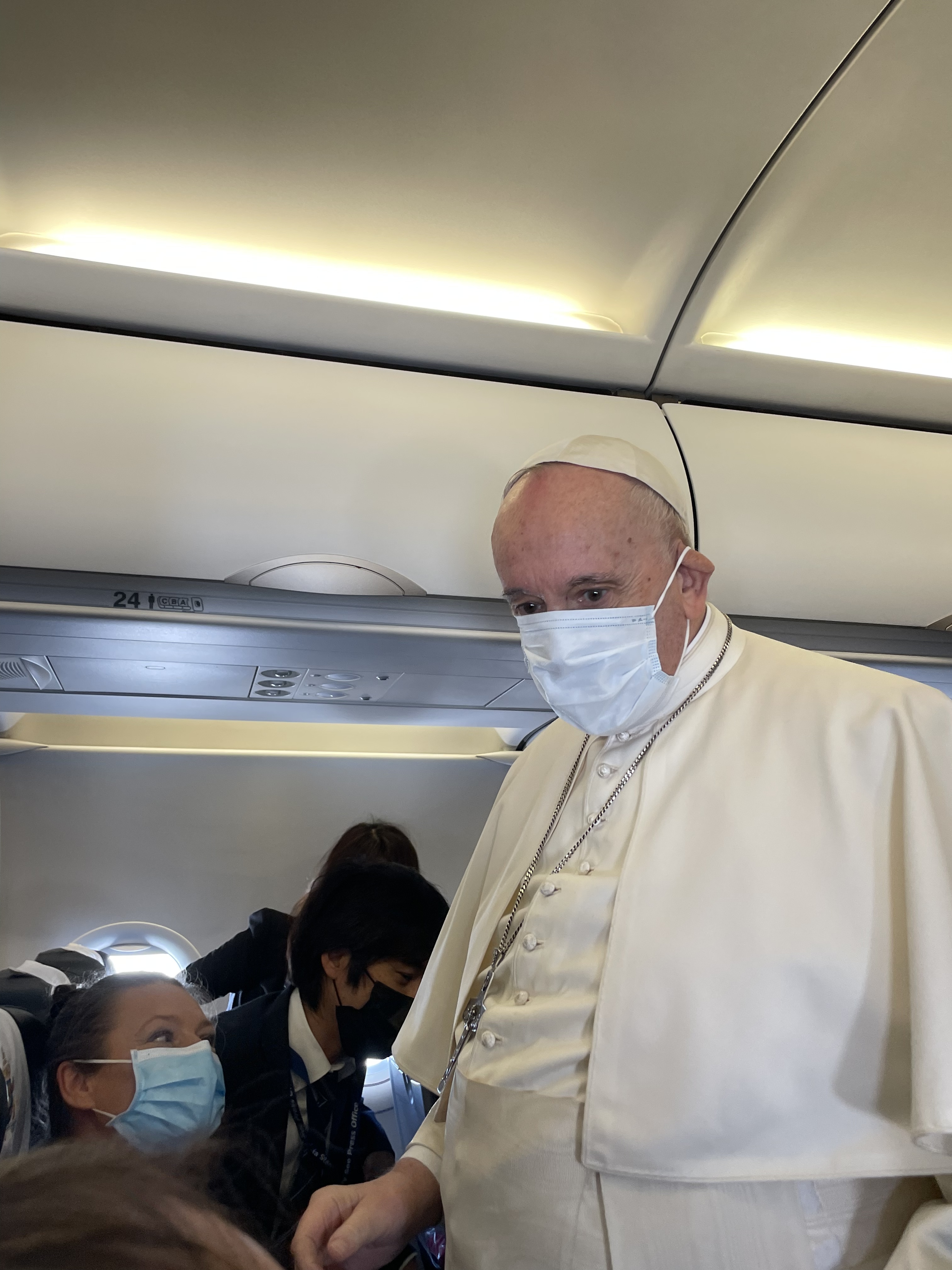 Πάπας Φραγκίσκος: Προσγειώθηκε στην Κύπρο – Το τηλεγράφημα που έστειλε στην Κ. Σακελλαροπούλου-3