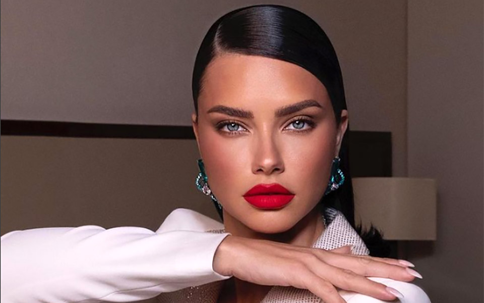 5-ιδέες-για-χριστουγεννιάτικο-μακιγιά-561645136