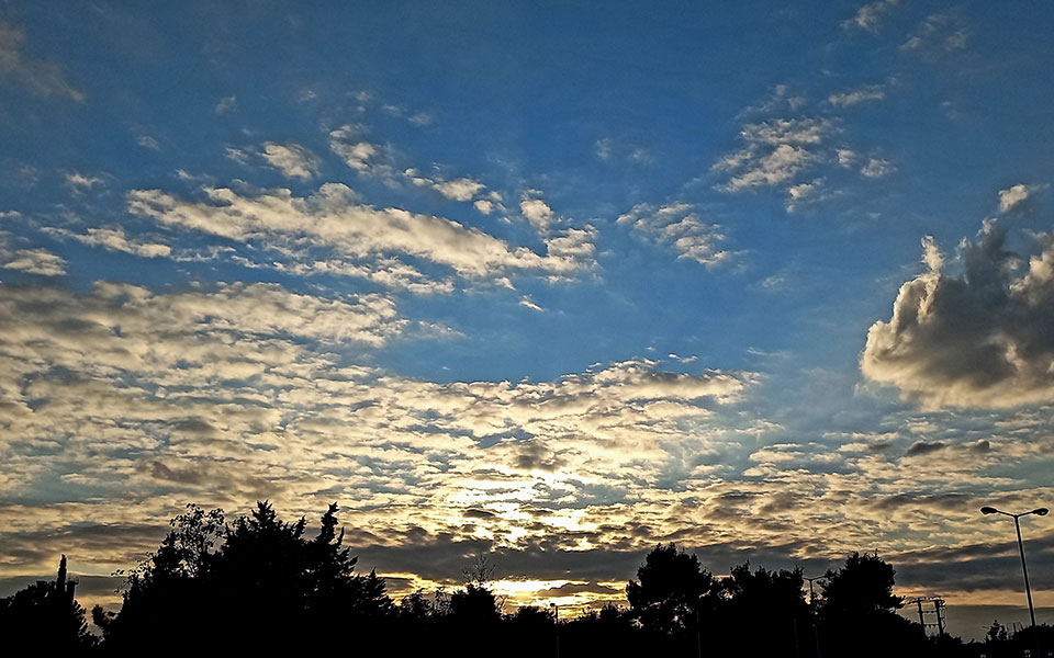 καιρός-παροδικές-νεφώσεις-με-άνοδο-τη-561644701