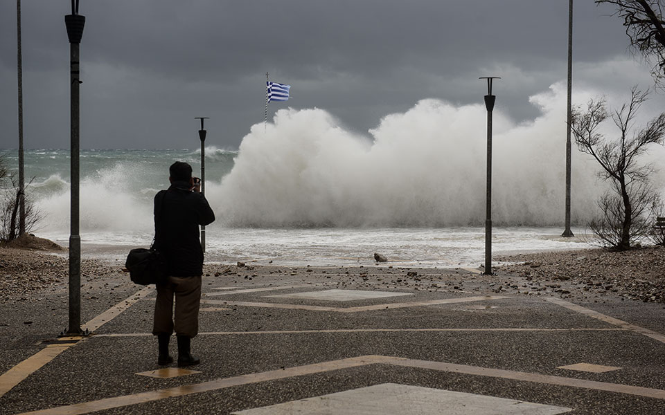 Επέλαση της κακοκαιρίας – Έντονα προβλήματα σε πολλά σημεία της χώρας – Πού κινείται το φαινόμενο-1