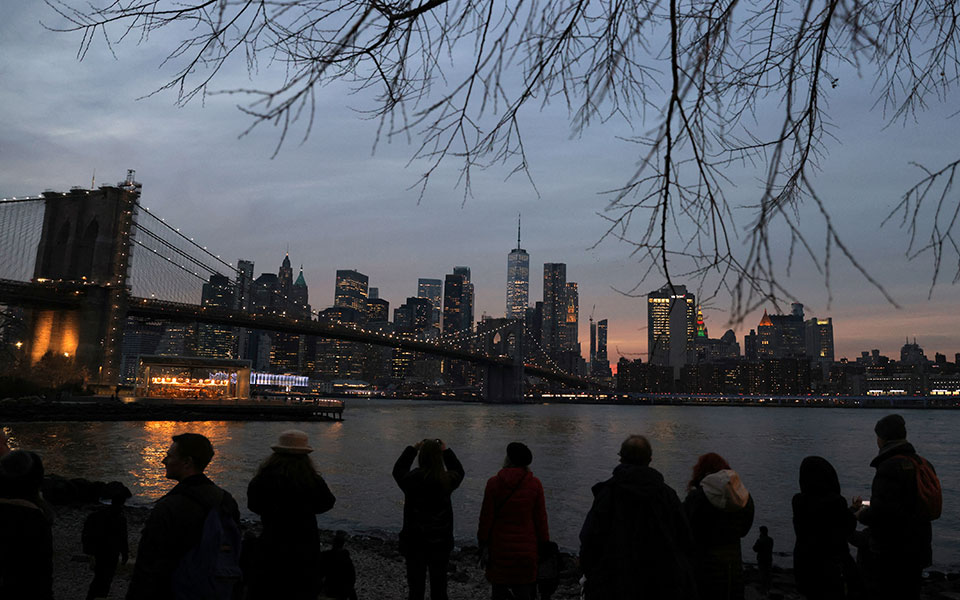ηπα-μάσκες-πιστοποιητικά-και-λιγότερ-561644737