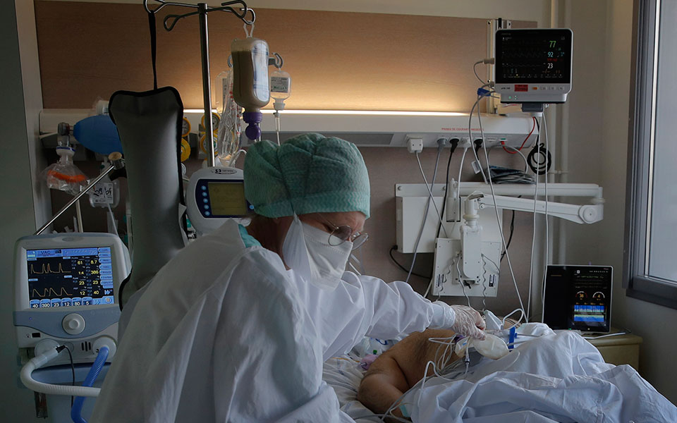 Γ. Παυλάκης: Μεγάλο τσουνάμι κρουσμάτων τον Ιανουάριο – Πρότεινε νέους περιορισμούς-1