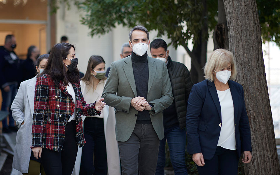 Κυρ. Μητσοτάκης: Άκουσε τα κάλαντα των Χριστουγέννων από τα παιδιά της Παιδόπολης «Άγιος Ανδρέας»-1