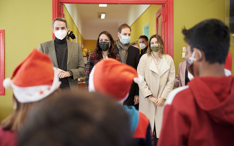 κυρ-μητσοτάκης-άκουσε-τα-κάλαντα-των-χ-561645226