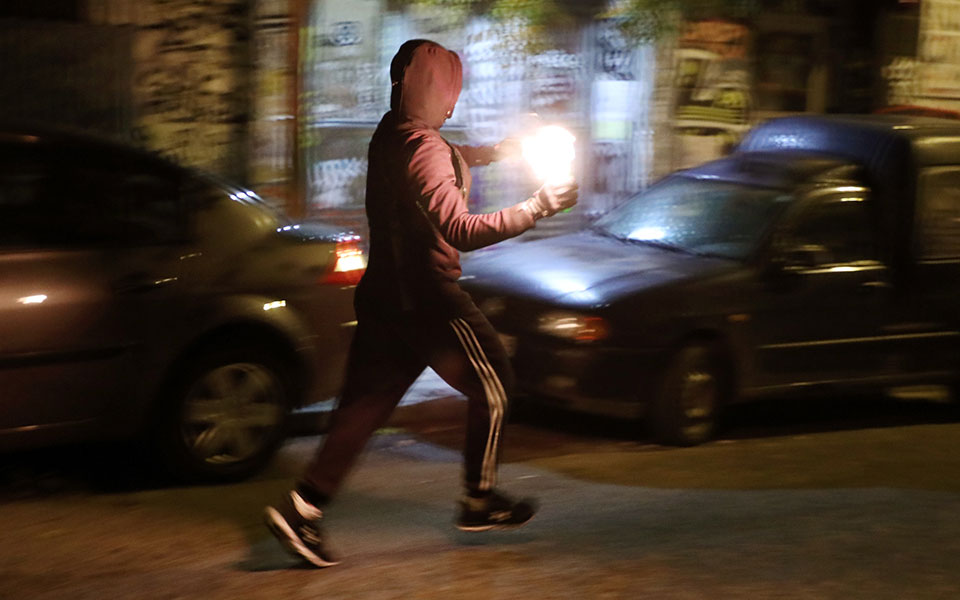 Δολοφονία Γρηγορόπουλου: Επεισόδια στα Εξάρχεια-2